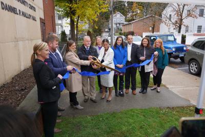 Mayor Dean Esposito and Dr Ayers cut the ribbon