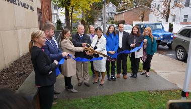 Mayor Dean Esposito and Dr Ayers cut the ribbon